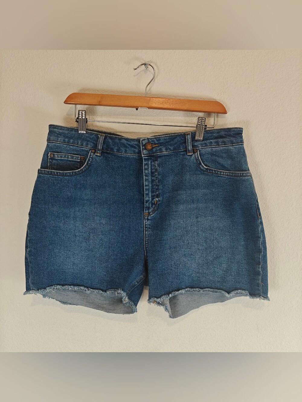 Boden Salcombe Denim Shorts Size 10 Medium Wash Frayed Hem Boho Summer